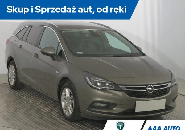 Opel Astra cena 48000 przebieg: 161274, rok produkcji 2017 z Białogard małe 211